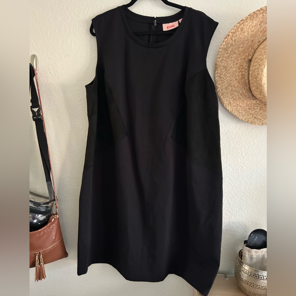 Evri Dress